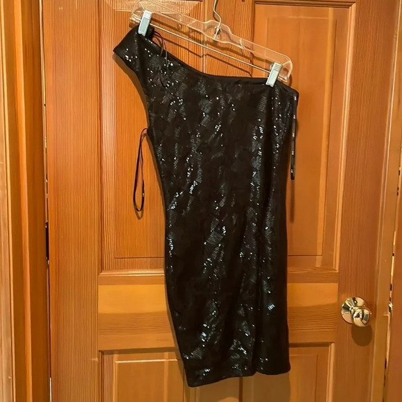 Forever 21 black sequin one shoulder dress - Picture 4 of 9